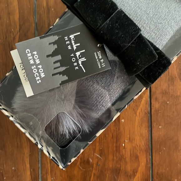 Nicole Miller Gray pom pom socks (sz 9-11) - Picture 8 of 9